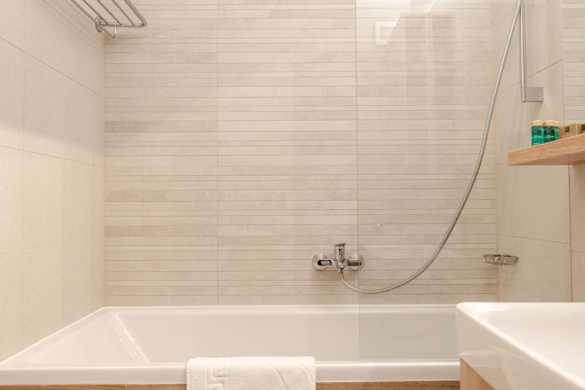 Apart B&V 701 Coresi - Luxury Mountain Haven Braşov Esterno foto